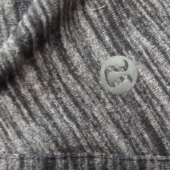 Lululemon Get Set Turtleneck Open Back Long Sleeve Shirt - Women's 4 - Picture 7 of 9